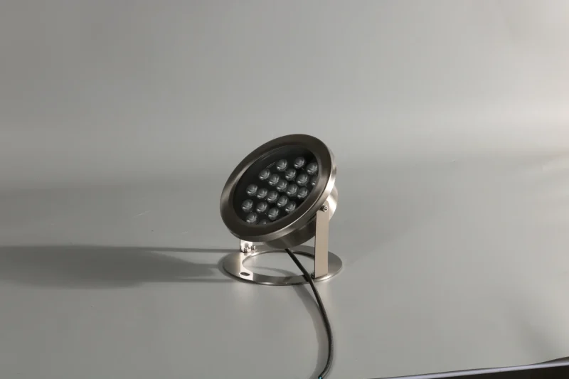 Wide Multi-Lens Underwater Light