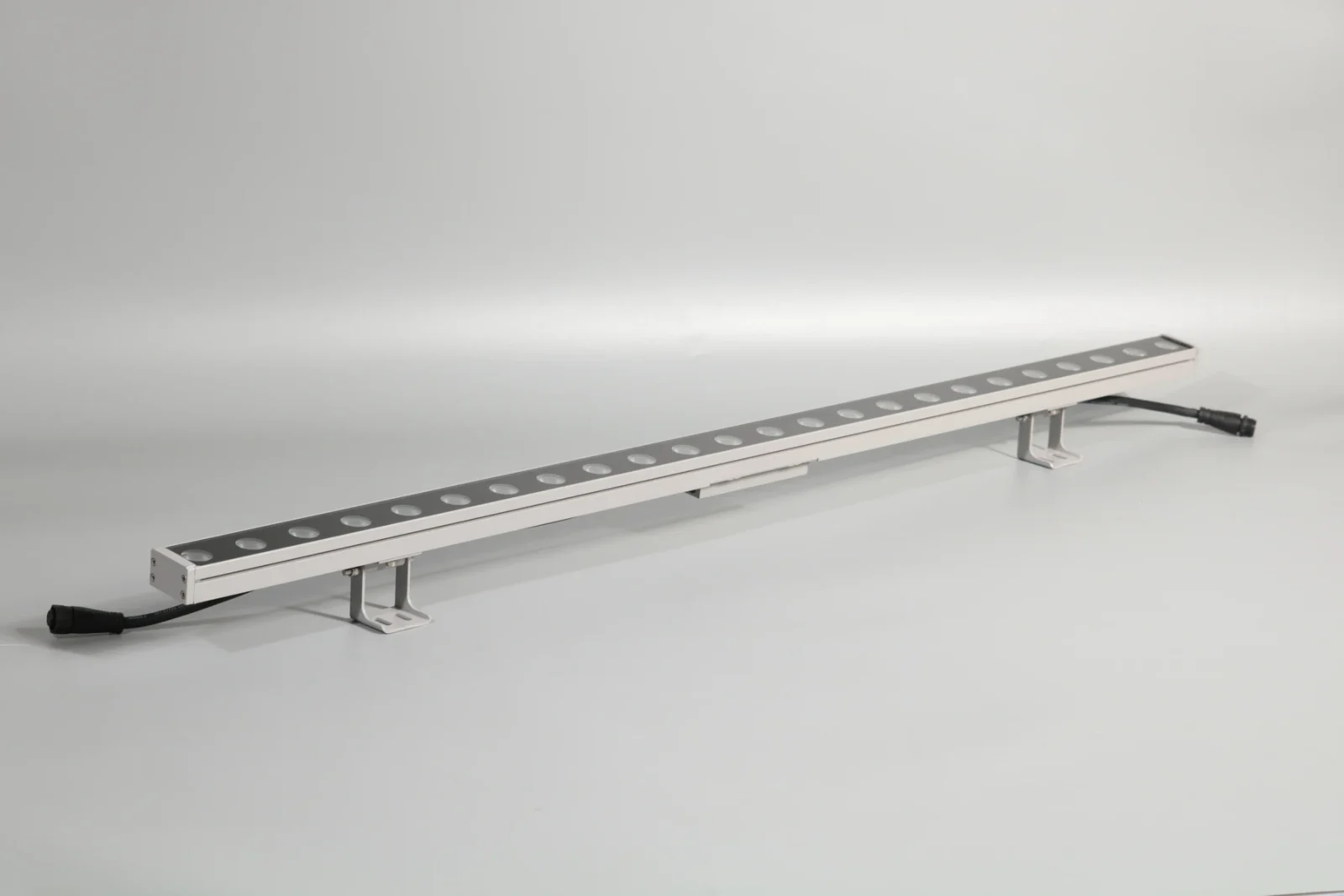 Low-Profile Linear Wall Washer