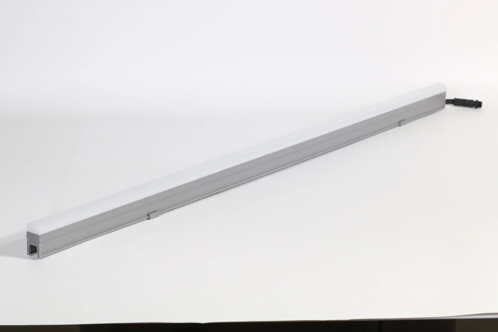 LP2343B Linear Light