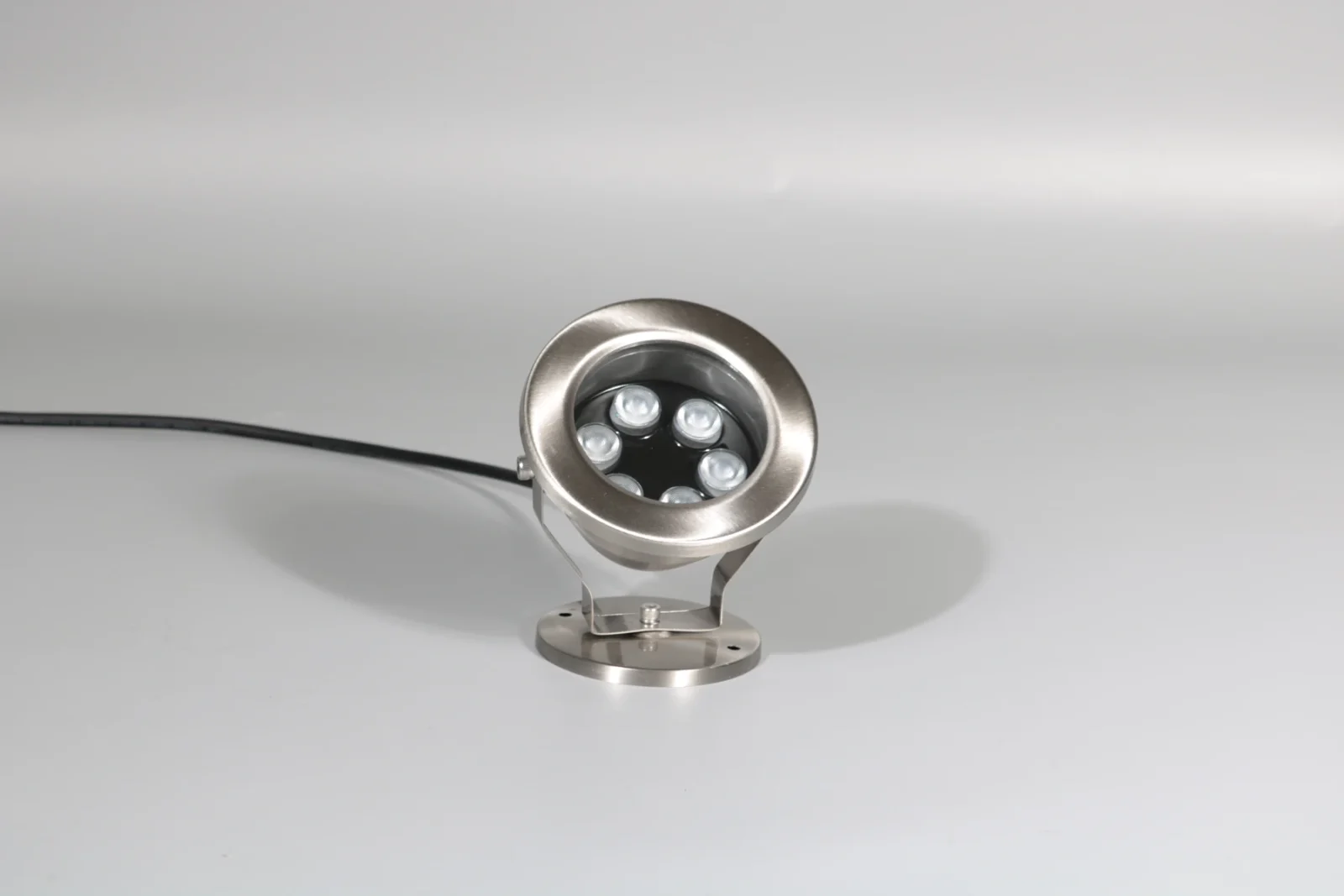 Compact Bracket-Mounted Underwater Light