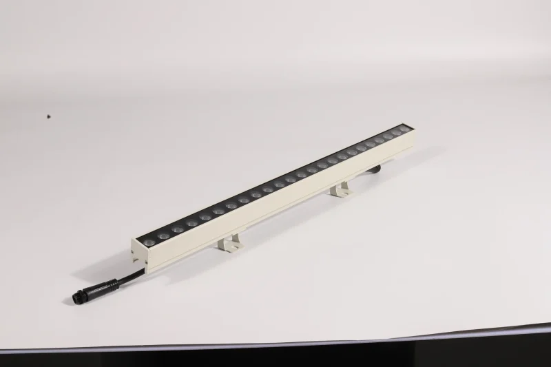 Compact Linear Light with Adjustable Brackets