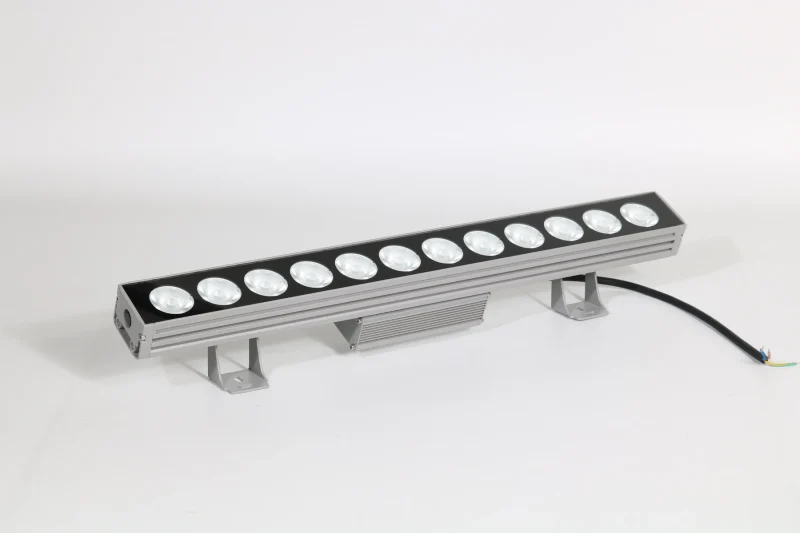 Compact Finned Linear Wall Washer