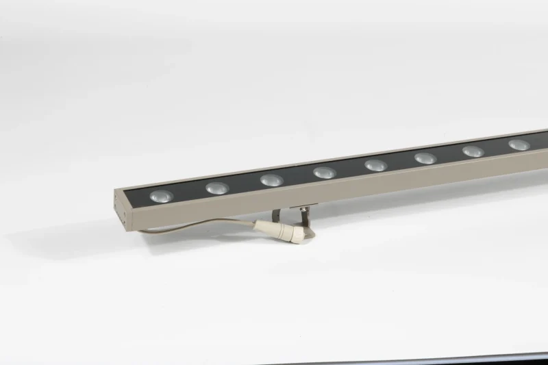 Slim-Bezel Linear Wall Washer